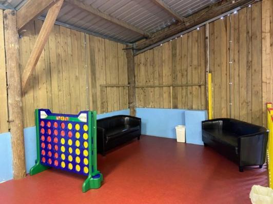 Beautiful Willow Lodge 67-4-6 Persons-Private Hot Tub-Pet Friendly-Tranquil Holiday Away From It All Yet Not Far To St Austell-The Holiday Home Has Two Bedrooms, Living & Dining Area, Equipped Kitchen -Decking-Al Fresco Dining-Fishing Lakes-Pet Frien Grampound Exterior photo