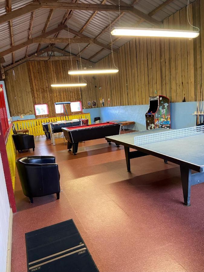 Beautiful Willow Lodge 67-4-6 Persons-Private Hot Tub-Pet Friendly-Tranquil Holiday Away From It All Yet Not Far To St Austell-The Holiday Home Has Two Bedrooms, Living & Dining Area, Equipped Kitchen -Decking-Al Fresco Dining-Fishing Lakes-Pet Frien Grampound Exterior photo